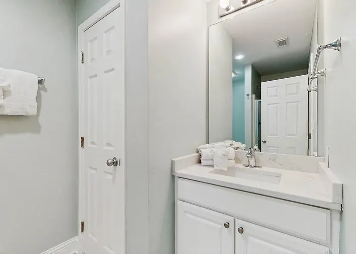 Beachfront With Stunning Views Shared Hot Tub Fitness & Indoor Pool Holiday home Gulf Shores